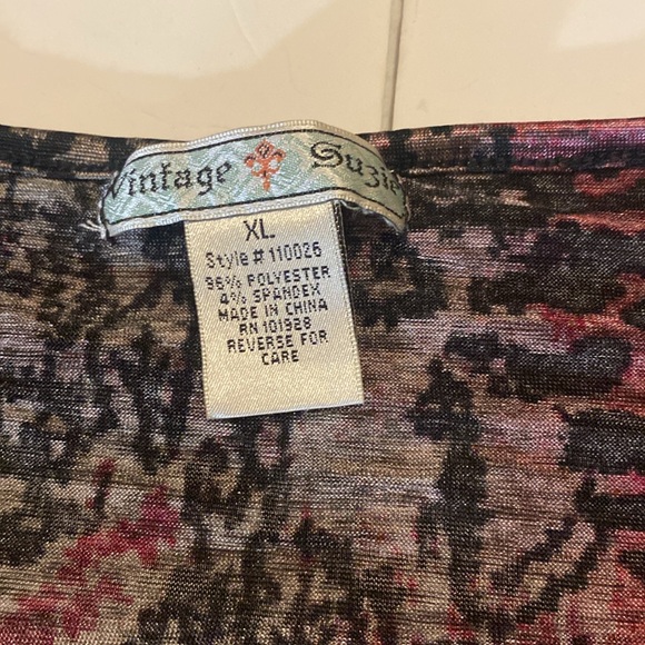 Vintage Suzie in a cranberry red and black leopard print top 3/4 length sleeves - Picture 4 of 6